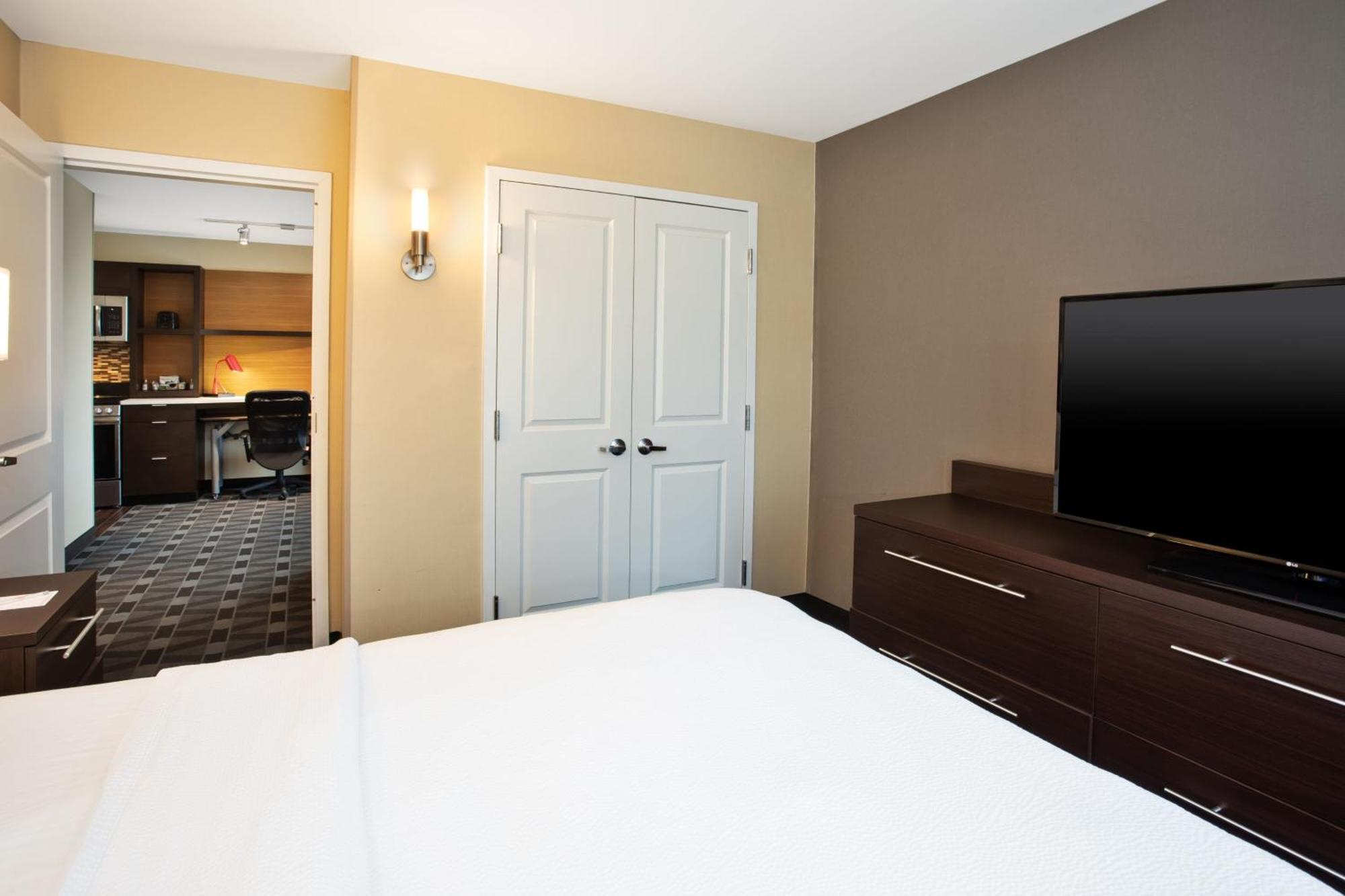 Towneplace Suites By Marriott Detroit Белльвилль Экстерьер фото