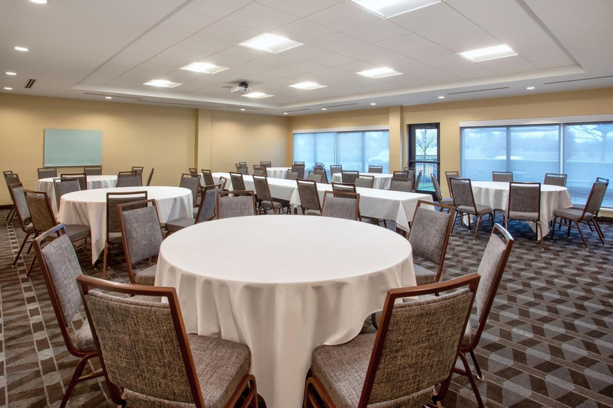 Towneplace Suites By Marriott Detroit Белльвилль Экстерьер фото